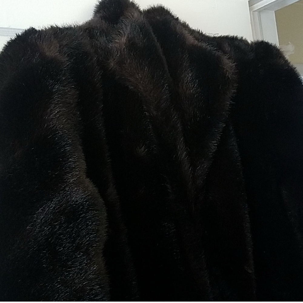 Elegant Black Fur Coat - Picture 2 of 5